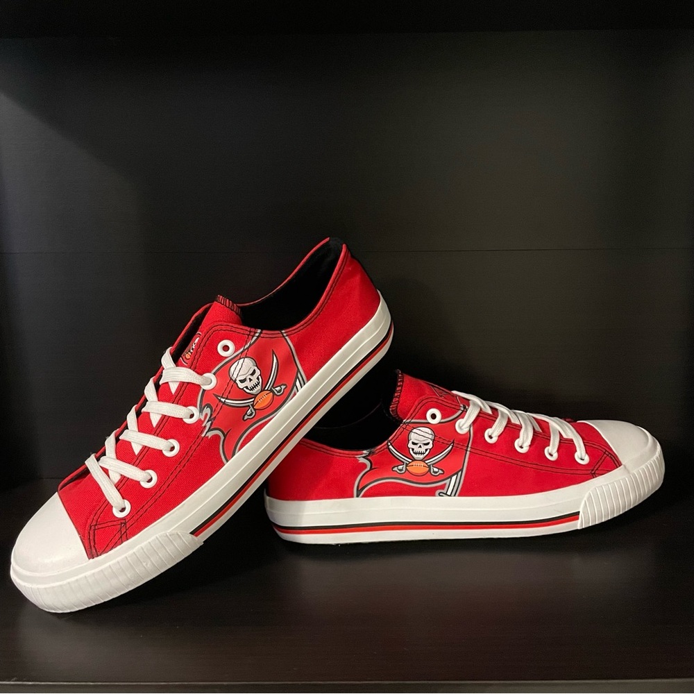 FOCO Tampa Bay Buccaneers NFL Men's Low Top Canvas Shoes Size 9